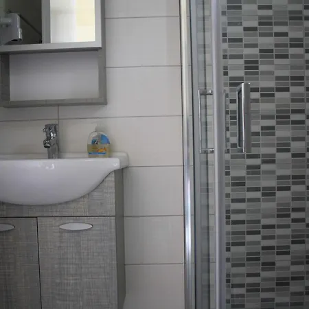 Georgia & Corfu * Glyfada (Corfu)